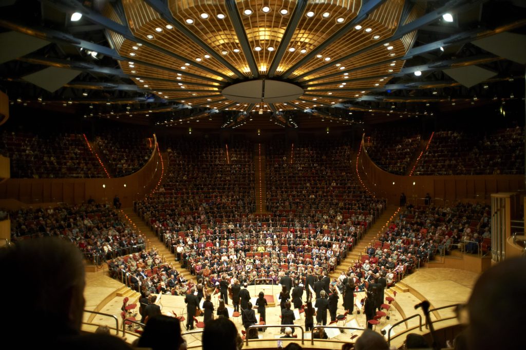 Saal der Kölner Philharmonie mit Publikum.